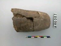 藏品(紅色夾砂陶支腳)的圖片